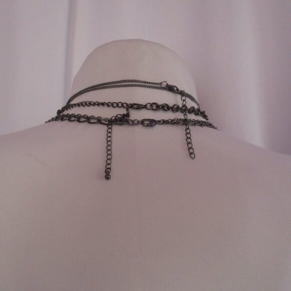 Lot of (3) Necklaces Unsigned Fashion (1) Gun Metal Brooch - Picture 9 of 9